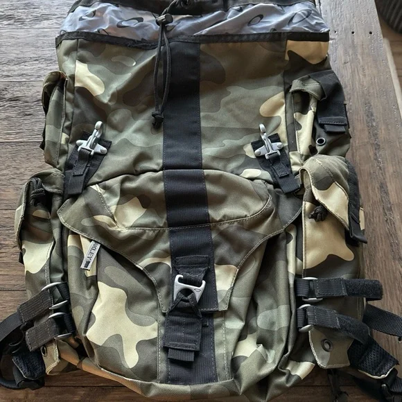 Oakley Mechanism Backpack NWT! Rare! - Picture 9 of 9